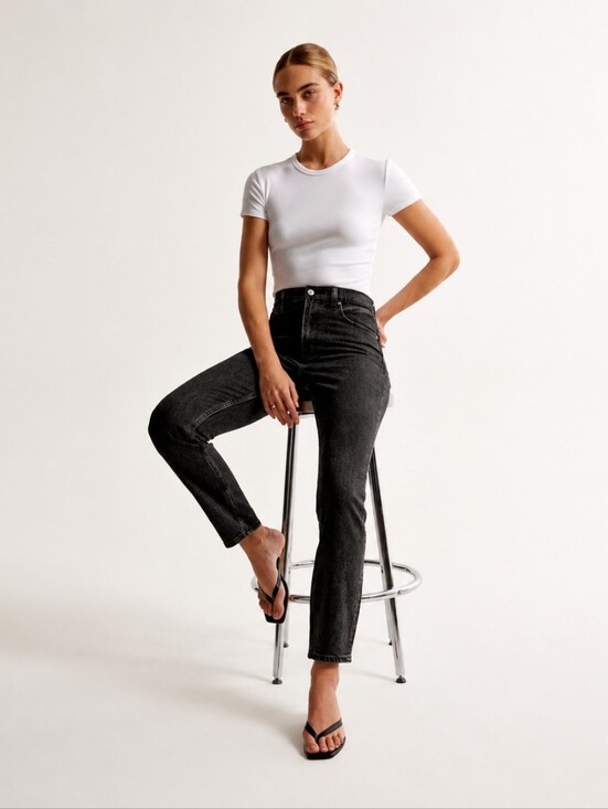 Abercrombie & Fitch Denim - Abercrombie & Fitch 25/0 The Mom High-Rise Black Jean 25/0